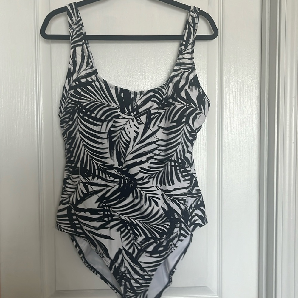 Ocean Pacific woman’s size XL bathing suit EUC